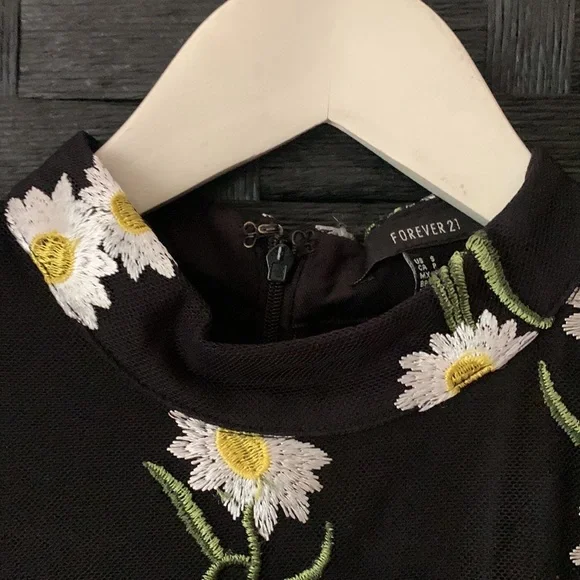 BOGO Black Daisy Dress - Picture 4 of 4
